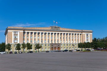 Fototapeta premium Great Novgorod. City Council building on the Victory square...