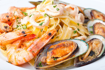fettuccine  with Shrimp and mussel