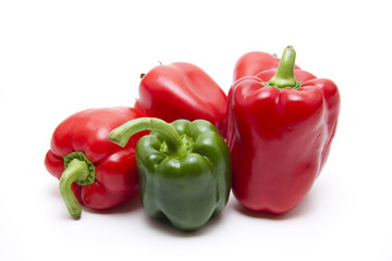 Grüne und rote Paprika