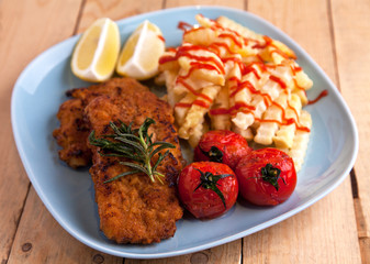 Schnitzel mit Pommes Frites