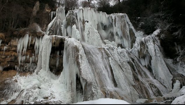 cascade gel&eacute;e de glandieu