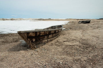 Fototapeta na wymiar Old wood boat on sand