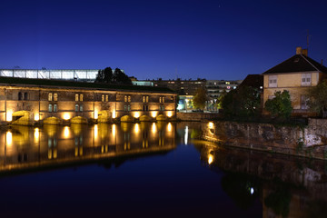 Naklejka premium Strasburgo di notte