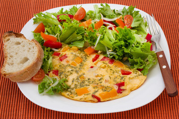omelet with salad and bread