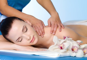 Obraz na płótnie Canvas Massage for shoulder