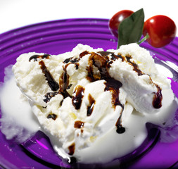 Gelato di panna con aceto balsamico - Ice-cream