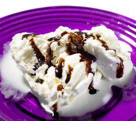 Gelato alla panna con aceto balsamico  - Ice-cream, closeup