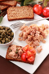 bruschetta tonno e pomodori