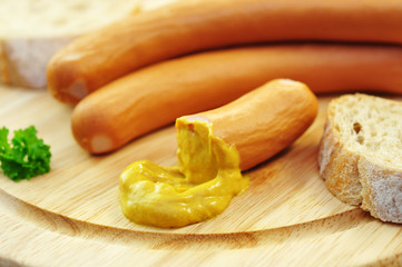 Wienerwurst mit Senf