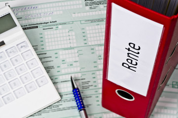 Ordner mit Unterlagen zur Rente