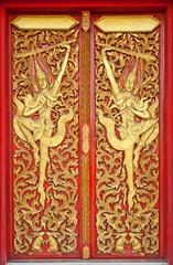 Fototapeta na wymiar Tajska linia drzwi świątyni Thai w Tajlandii