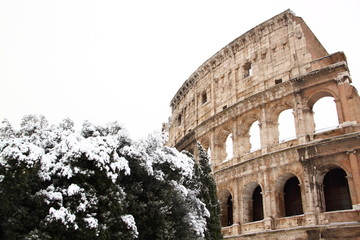 Obraz premium The Coliseum covered by snow