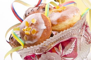 Luftschlangen mit Krapfen