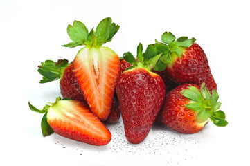 Frische Erdbeeren auf weißen Hintergrund