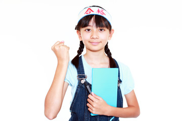 ガッツポーズをしている受験生