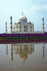 Fototapeta premium Famous Taj Mahal in Agra, India