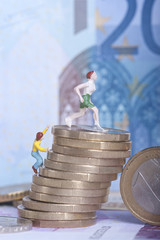 euro, geld, wirtschaft, bargeld mit figuren