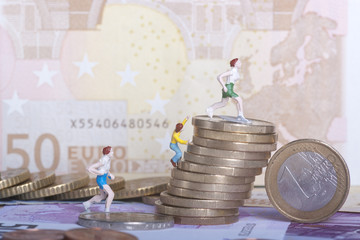 euro, geld, wirtschaft, bargeld mit figuren