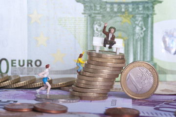 euro, geld, wirtschaft, bargeld mit figuren