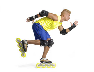 Hombre deportista patinando.