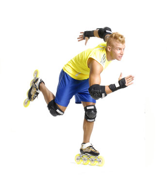 Hombre deportista patinando.
