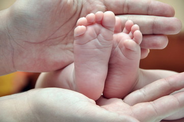 feet of newborn baby