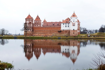 Fototapeta na wymiar Mirski Castle