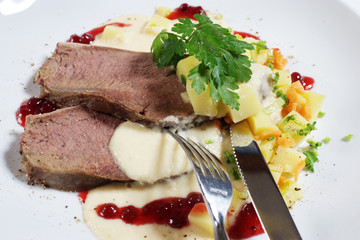 Gekochter Tafelspitz mit Meerrettichsoße