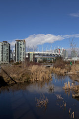 Fototapeta premium Southeast False Creek Olympic Village Shoreline Park