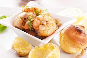 Tapas mit Garnelen und  Bigne