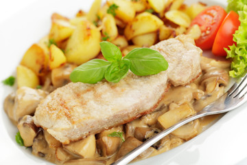 Jägerschnitzel mit Bratkartoffeln