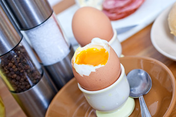 Fototapeta na wymiar weiches Ei zum Frühstück
