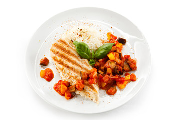 Grilled poultry fillet and vegetables