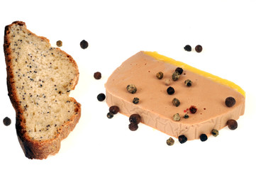Pâté de foie, baies et tranche de pain