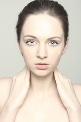 Obraz premium Close-up portrait of sexy caucasian young woman with beautiful b