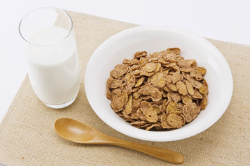 牛乳とコーンフレーク