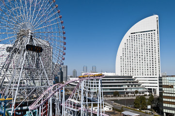 横浜みなとみらい21の遊園地とホテル