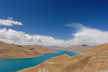 Fototapeta na wymiar Yamdrok sacred lake in Tibet