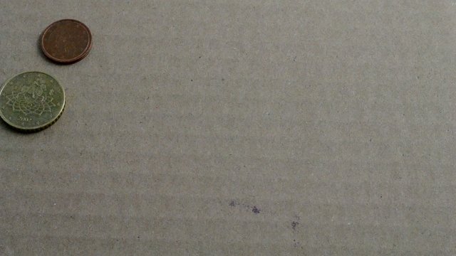 Geldspende auf Pappe