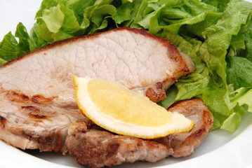 braciola di suino con insalata