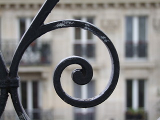 Balkongitter und Fassade in Paris © Dirk70