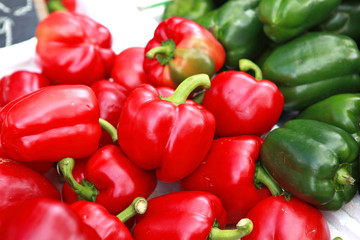 Obraz na płótnie Canvas red and green peppers