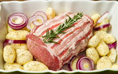 arrosto con patate e cipolle