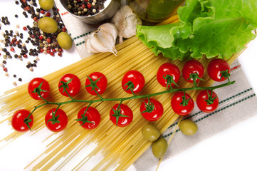 cherry tomatoes with spaghetti