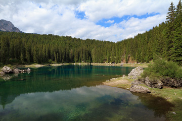 Fototapeta na wymiar Jezioro Carezza - Carezza jezioro, Włochy