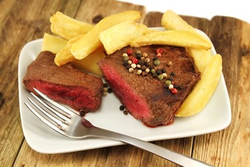 Pommes mit Steak