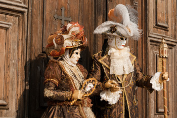 Fototapeta na wymiar Carnaval de Venise masque blanc / or