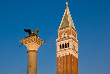 Fototapeta na wymiar Campanile e Leone di San Marco, Venezia