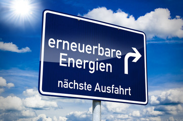 Schild blau mit erneuebare Energien © Stockwerk-Fotodesign