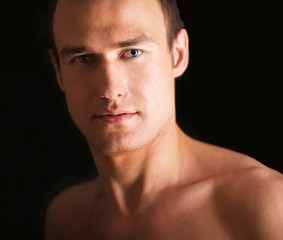 Obraz premium Portrait of a naked muscular man,isolated on black background